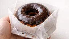 ミスドの半透明の紙がズレない袋に変わる折り方で手が汚れない