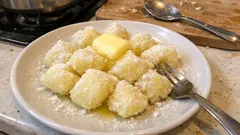 バターと塩だけでほくほくに。胃にやさしい粉ふきいもの基本レシピ